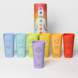 Pahare din colecția 7 Chakre , în culori pastelate, aranjate pe fundal alb.